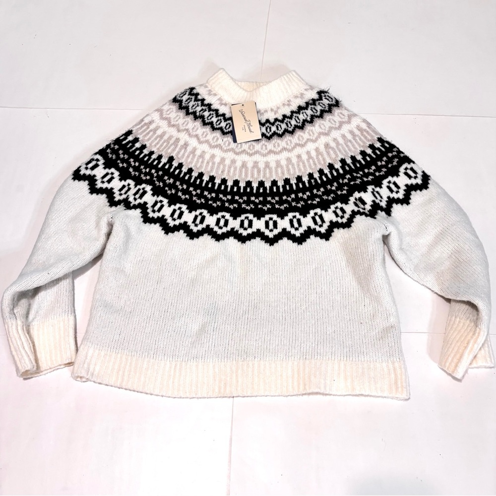 Universal Thread Black and Cream Turtleneck Sweater - Picture 5 of 11